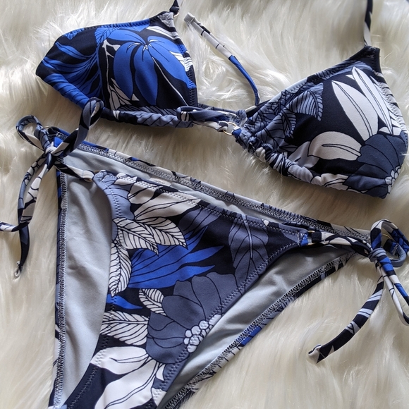 aerie Triangle Bikini Top and Cheeky Bikini Bottom - Picture 8 of 16